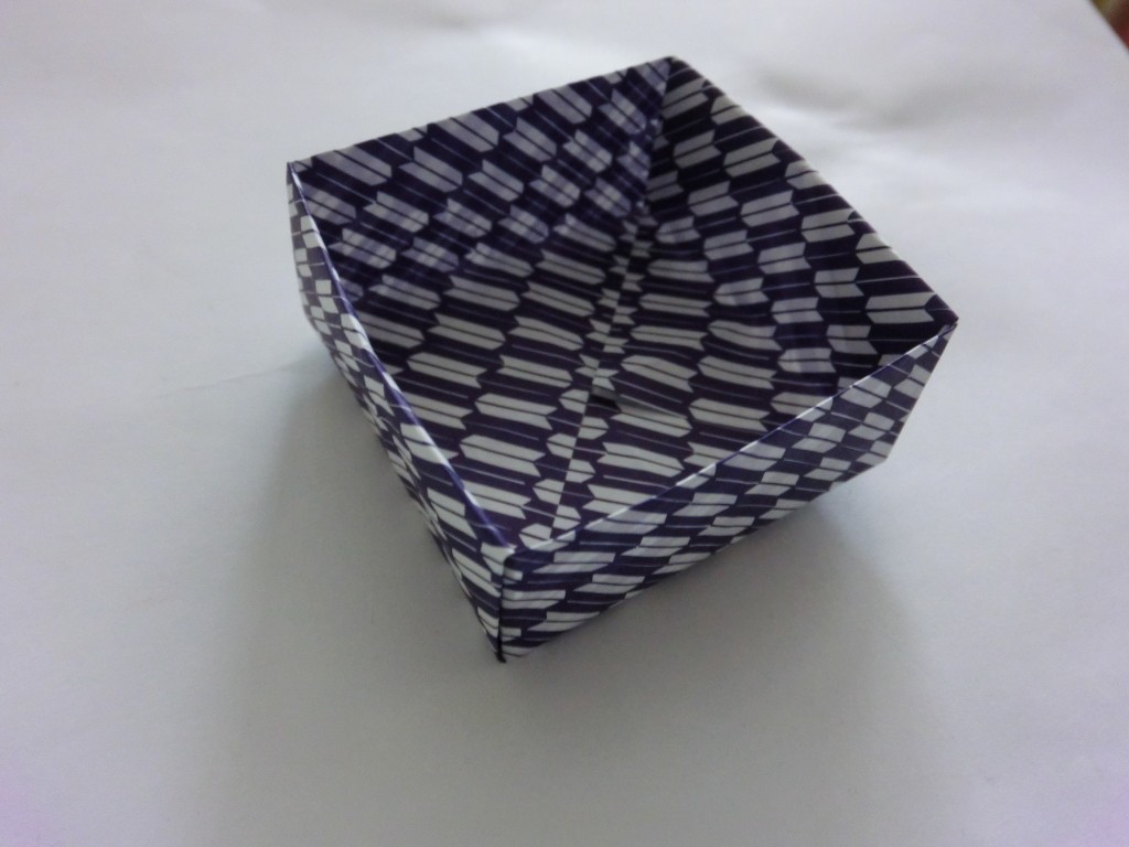折り紙の簡単な箱の折り方！子供でも折れる折り方は？