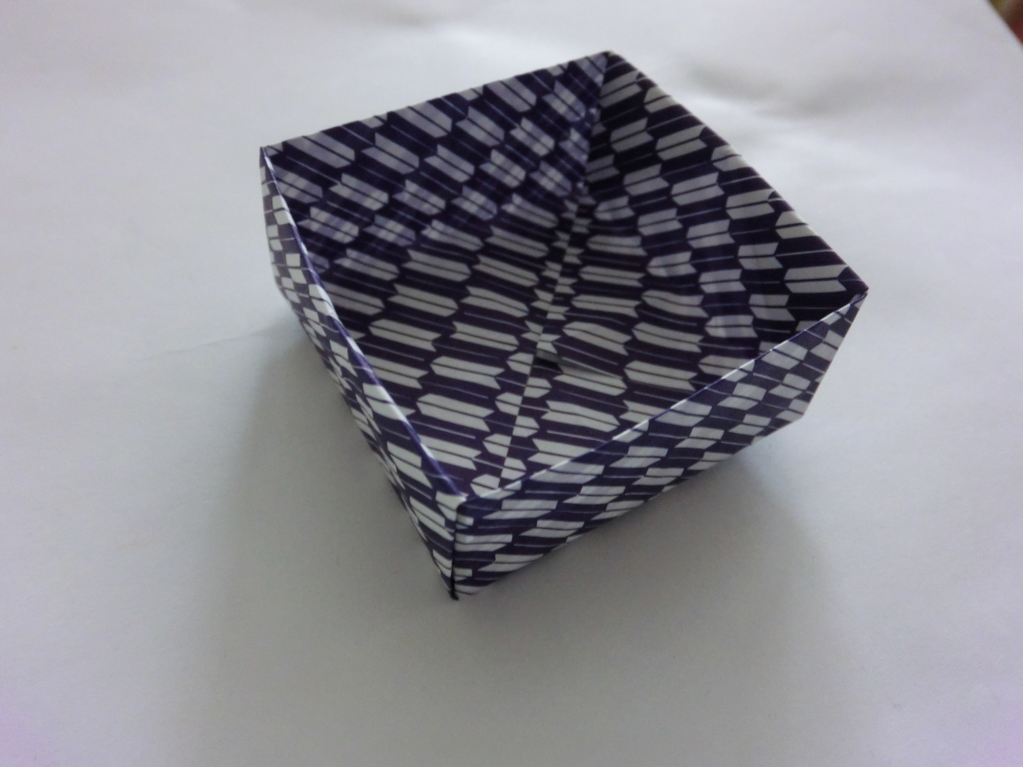 折り紙の簡単な箱の折り方 子供でも折れる折り方は イクメン主夫の役立つブログ