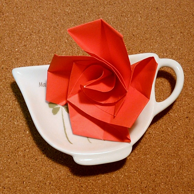 折り紙のバラの簡単な折り方♪立体でも難しくない作り方はコレ！